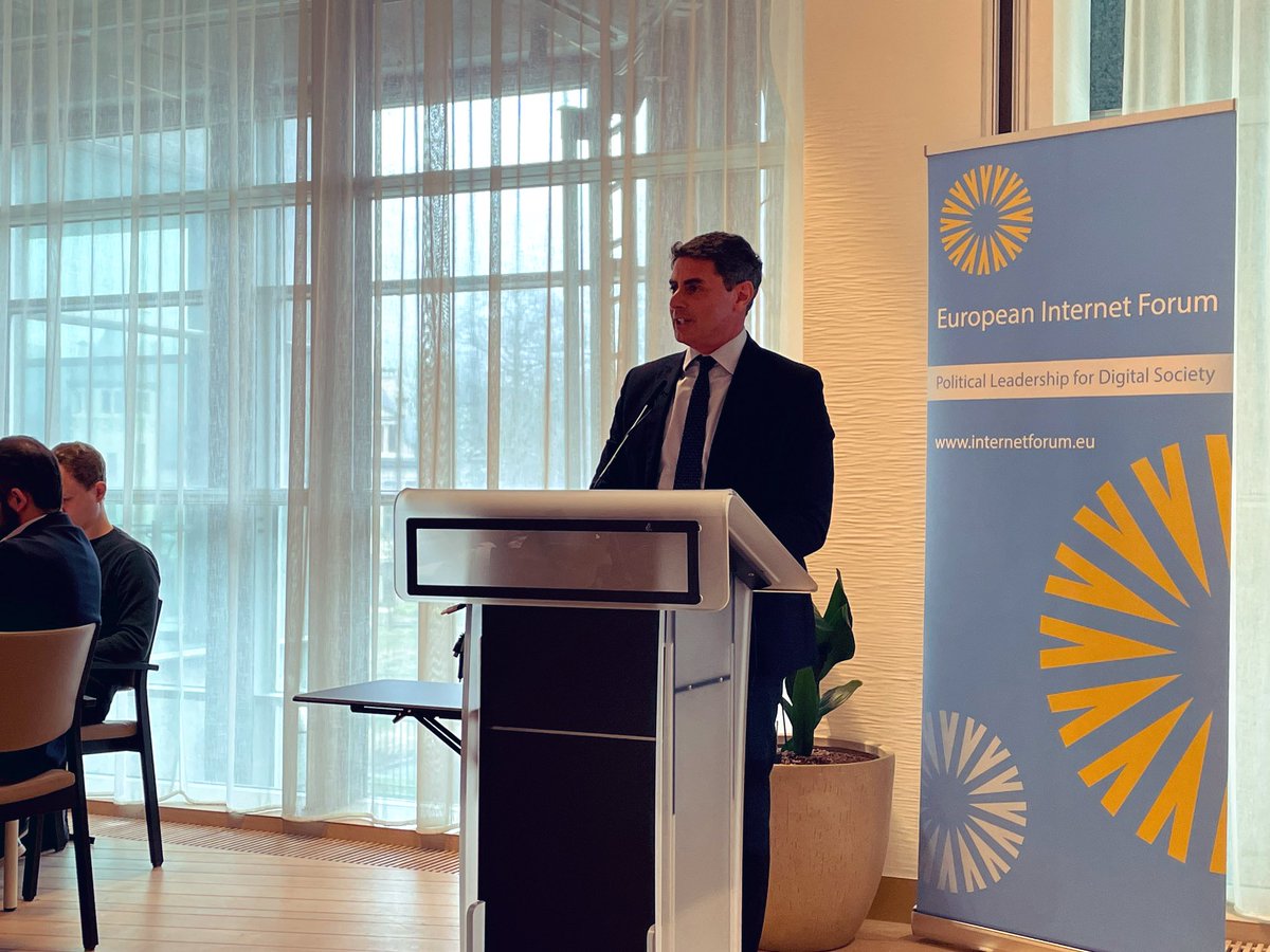 Alberto La Bella of <a href="/ItalyinEU/">Italy 🇮🇹 in EU</a> highlights the need of acting quickly:

"In a fast-changing technological world, public institutions should adapt their decision-making processes accordingly"

#EIFdebates #AI #copyright