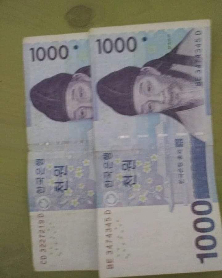 2019년05월18일 (토) 있었던 폭행 사건으로 광주북부경찰서 형사과 경찰관 말 같은거 무시해서 안들어 주고 싶어서 해결 못하니까 경찰관 저한테 2.000원 주셨던 매달 나라에서 정부에서 나오는 공무원 연금 이니까 다시 드렸지만 공무원 본인 사건도 말이라도 해결 하시라고 증거 자료 올렸습니다