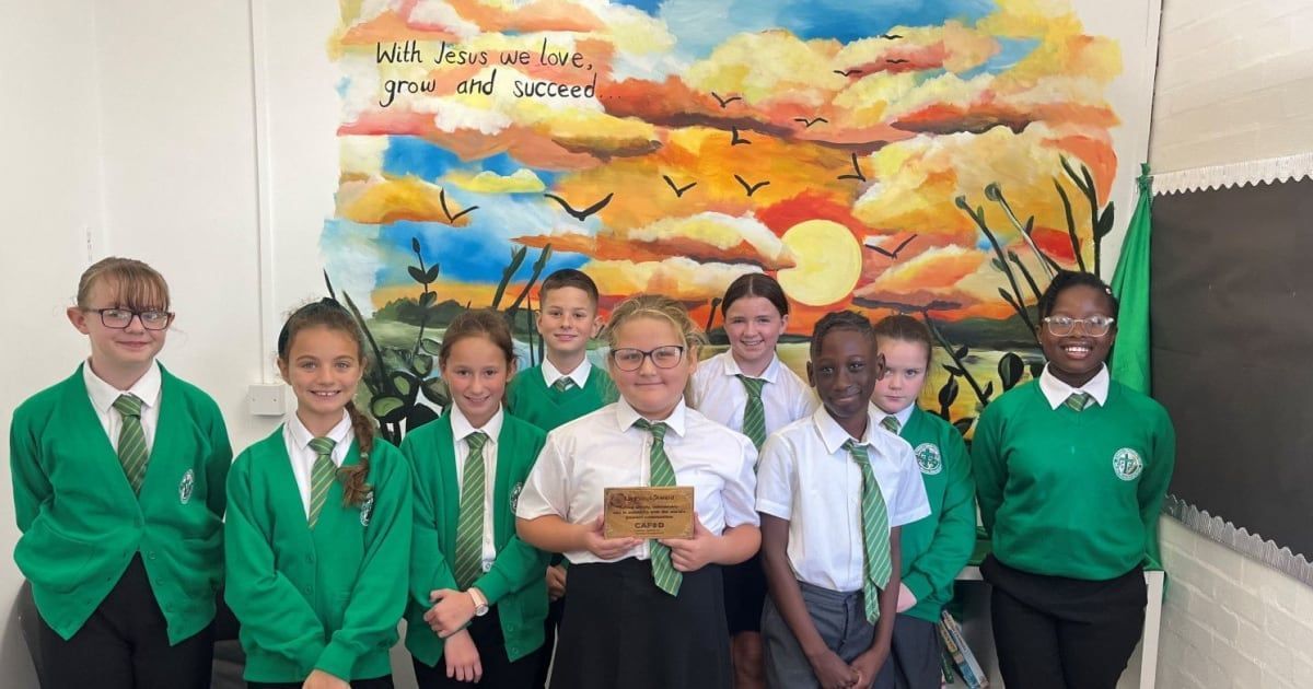 100 schools nationwide have now achieved the #LiveSimply Award from @CAFOD. A third of which – 33 – are schools from our #Archdiocese. This is fantastic news! Congratulations to all. buff.ly/3P9sQ0d @BhamDES