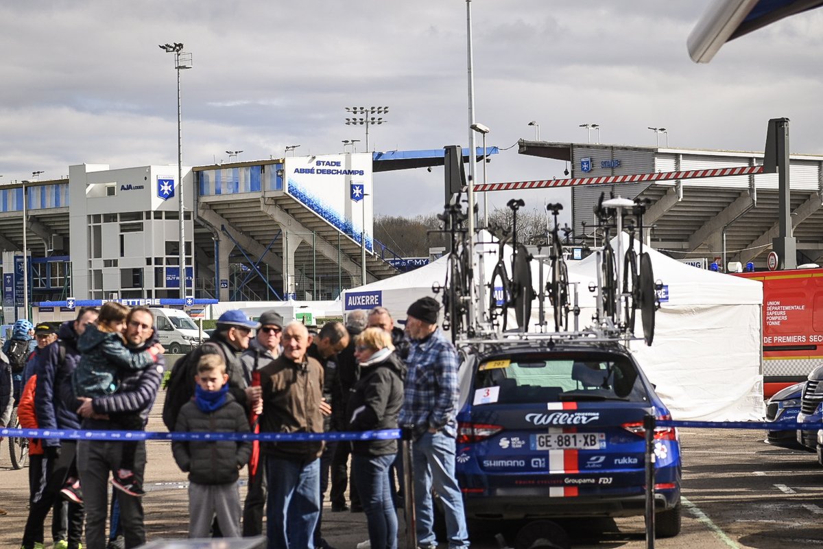Devant l'antre de l'<a href="/AJA/">AJ Auxerre</a> ♨️