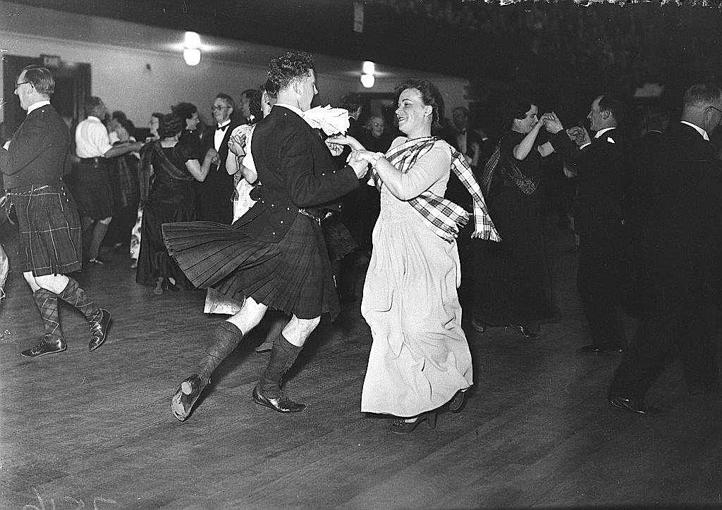 Countless local dance events, school concerts, music competitions, and ceilidhs have taken place through the years. This photograph shows a Rotary Club ceilidh from 1948. Did you ever attend a dance or ceilidh at Perth City Hall?

📸 Flood/Cowper Collection, #PerthArtGallery