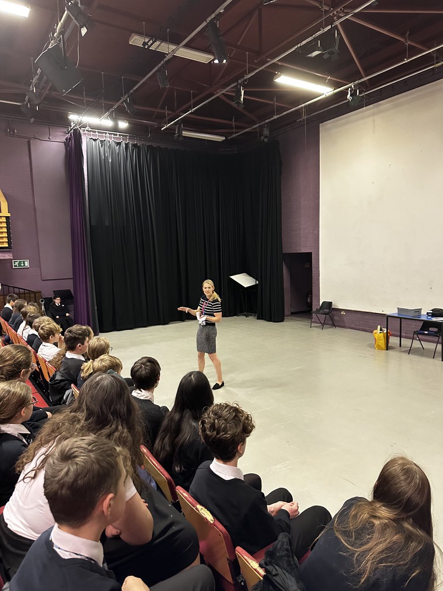 Over 100 year 8 student’s listening to Amy”s career journey.  From GCSE’s to a Drama and Family therapist career with ⁦@DPT_Jobs⁩. Great questions from the audience and a real interest in the occupation. #inspiring #raisingaspirations