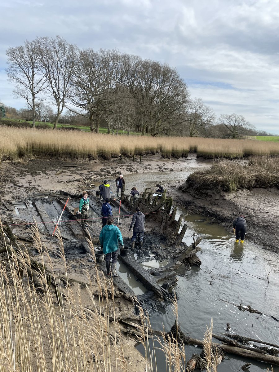 Great fun was had on the River Hamble yesterday with the @sotonarch masters students. Learning how to record and understand ship and boat construction with @Crystalsafadi and Jon Adams. #Archaeology #Shipwrecks.