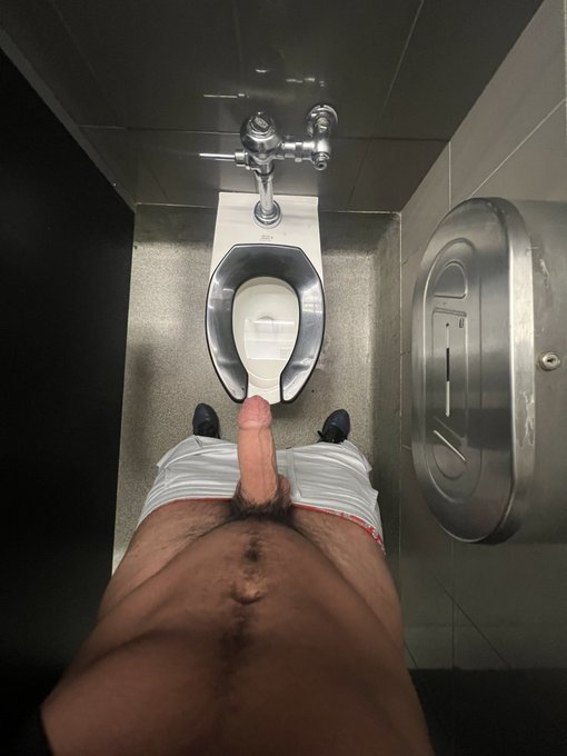 meet me in airport bathroom? https://t.co/1yYuRl7yJc