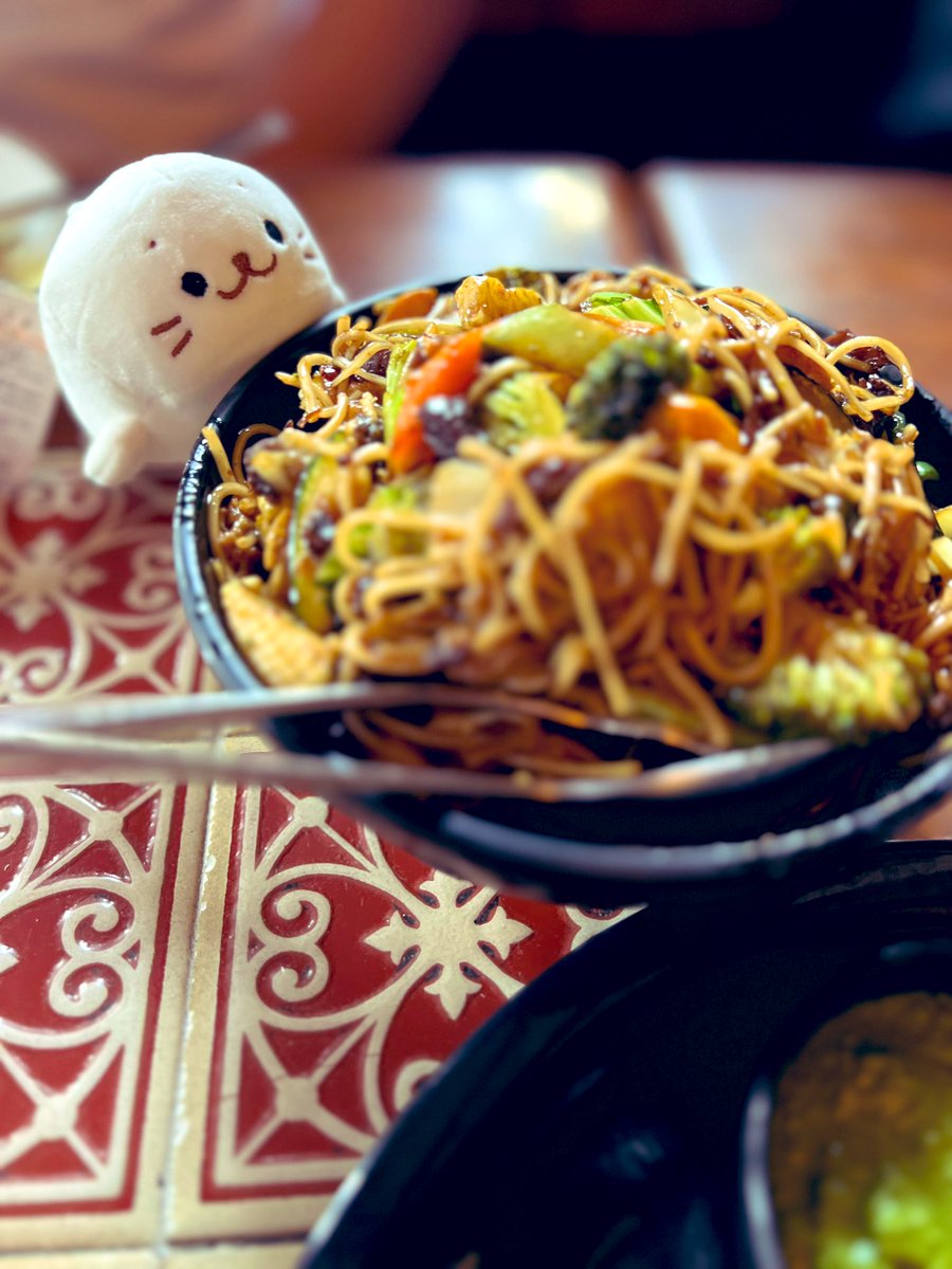 shirochans2024's tweet image. もぐもぐ、もぐもぐもぐ
ぼんべいだっく美味しいきゅ🐟
#しろたん #shirotan #bombayduck #cafeuniversal