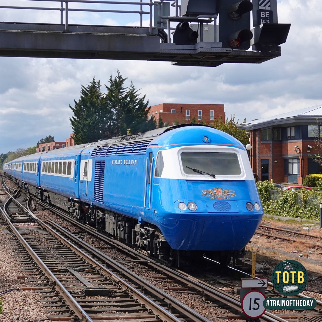 🚆 This is the ‘Midland Pullman’ - a service based on the iconic trains introduced by BR in the 1960’s. 

🔵 Comprising of two Class 43 ‘HST’ sets in the ‘Blue Pullman’ livery, it’s running today from Shrewsbury to Whitby. 

⭐️ 14/10 - Feeling Blue. 

#trainoftheday #totb #HST