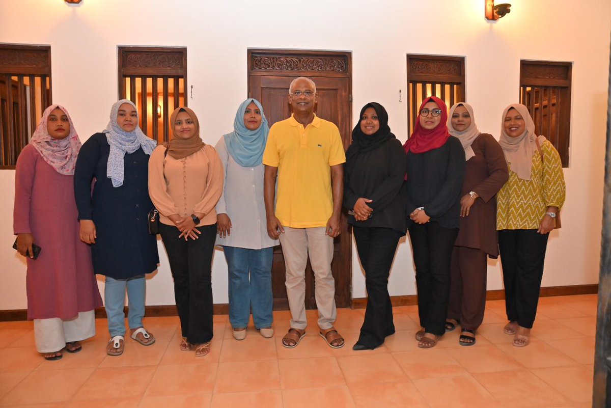 MrPhazyl's tweet image. ރައީސް @ibusolih މަޖިލިސް20 ނ.ވެލިދޫ ދާއިރާގެ އެމްޑީޕީގެ ކެންޑިޑޭޓު އެމްޕީ @mashafeeg ގެ ކެމްޕެއިންގެ އިސް ހިންގުންތެރިންނާއި ބައްދަލުކުރެއްވުން.

#VelidhooDhaaira #VoteMode ✅1️⃣ 
#VoteMDP #Majlis2024
#MisraabuHamaMagah