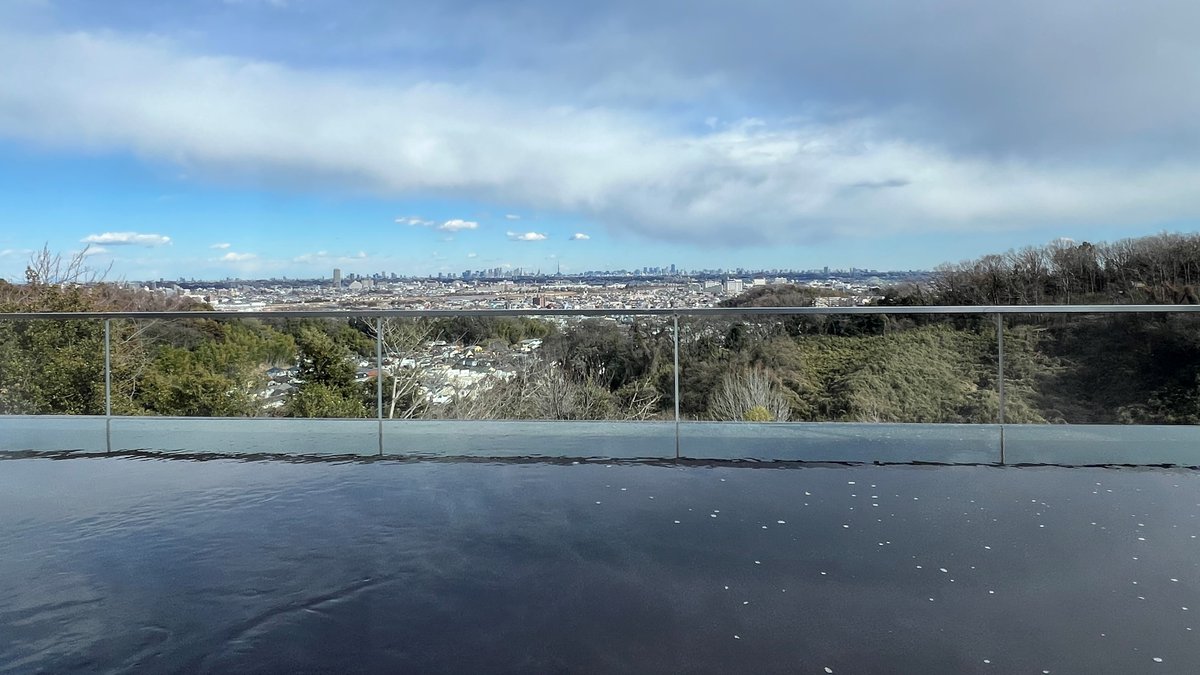 On March 6, "Yomiuri Land View Hot Spring Hanakei-no-yu" opened at Yomiuri Land.

It has a popular highly concentrated carbonated spring and a silk bath that is said to make your skin smooth.
The women's silk bath and the open-air bath offer a panoramic view of the city center.
