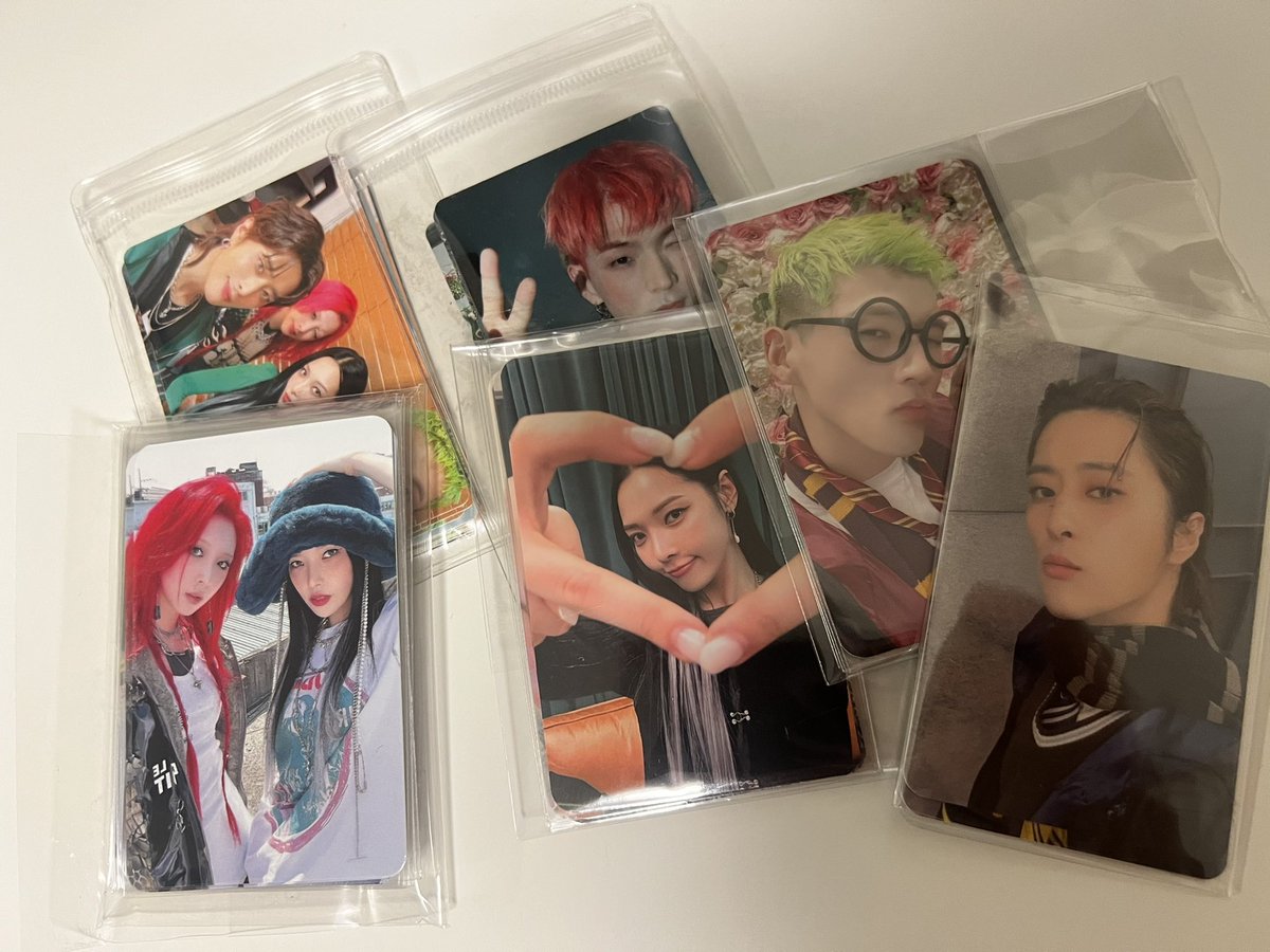 mfandomrantss's tweet photo. alsoooo I finally cleared some boxes in my room and literally why do I have bundles of kard photocards and my albums are all still sealed 💀 I COULD HAVE GIVEN SOME OUT ON SUNDAY 😭😭 https://t.co/sNBJAHYXys