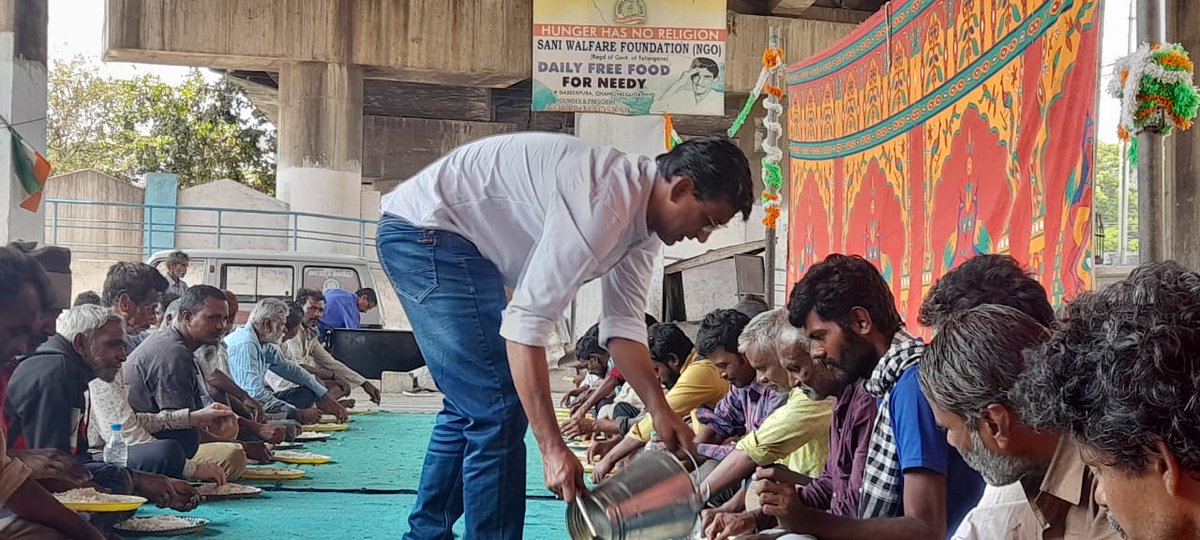 #HungerHasNoReligion Today is 4370 day of our programme #Hunger_Has_No_Religion (Daily free food for poor and homeless people) under the dabeerpura flyover bridge chanchalguda , hyderabad telangana #InsaniyathZindabad #JaiHind