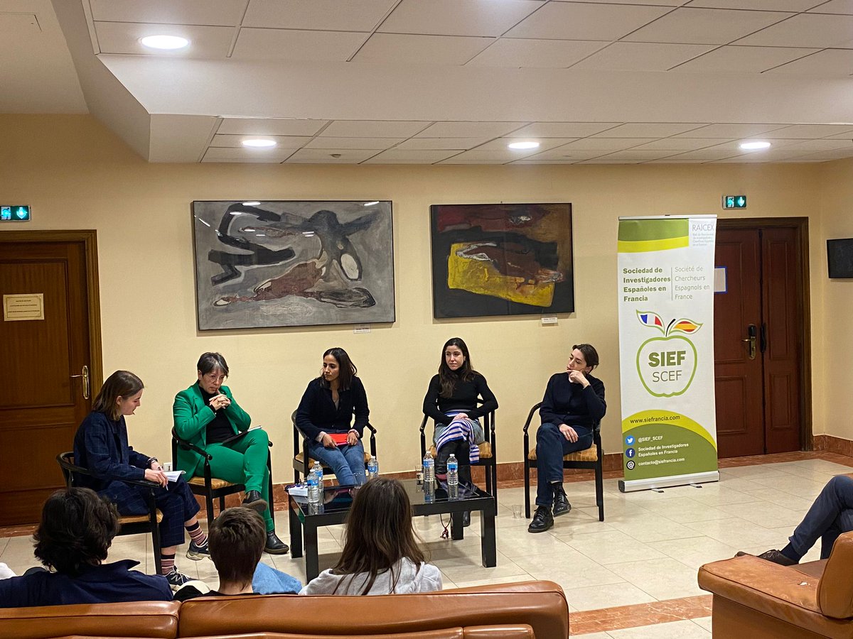 Agradecemos a Beatriz Collantes, Alba García Mora, Diana Serrano y <a href="/teshsidi/">Tesh Sidi🇪🇭</a> su participación de ayer en la mesa redonda por el #8Marzo ♀️🤗

Aprendimos que queda mucho por hacer para lograr una igualdad real 👉🧵
<a href="/ResidentsColEsp/">Comité de Residentes - Collège d’Espagne</a> <a href="/CdE_Paris/">Colegio de España - Paris</a>