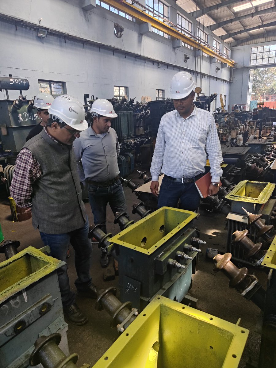 jeworkshopltp's tweet photo. अधिशासी अभियंता विद्युत परीक्षण खंड ललितपुर द्वारा विद्युत कार्यशाला केंद्र ललितपुर का निरीक्षण कर परिवर्तकों की गुणवत्ता की जांच की गई तथा अपने समक्ष सैंपल टेस्टिंग कराई गई। @dvvnlhq @dvvnllalitpur2 @Rakeshsbly @MDDVVNL @mduppcl @UPPCLLKO @DvvnlDirectorT https://t.co/9gVgZjipEr