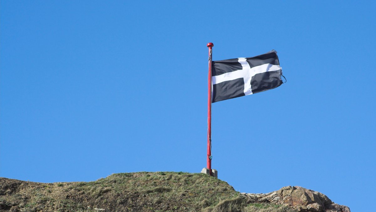 Gool Peran Lowen! Happy St Pirans's Day! How will you be celebrating today? #cornwall #nationallandscapesuk #protectedlandscapes #stpiransday