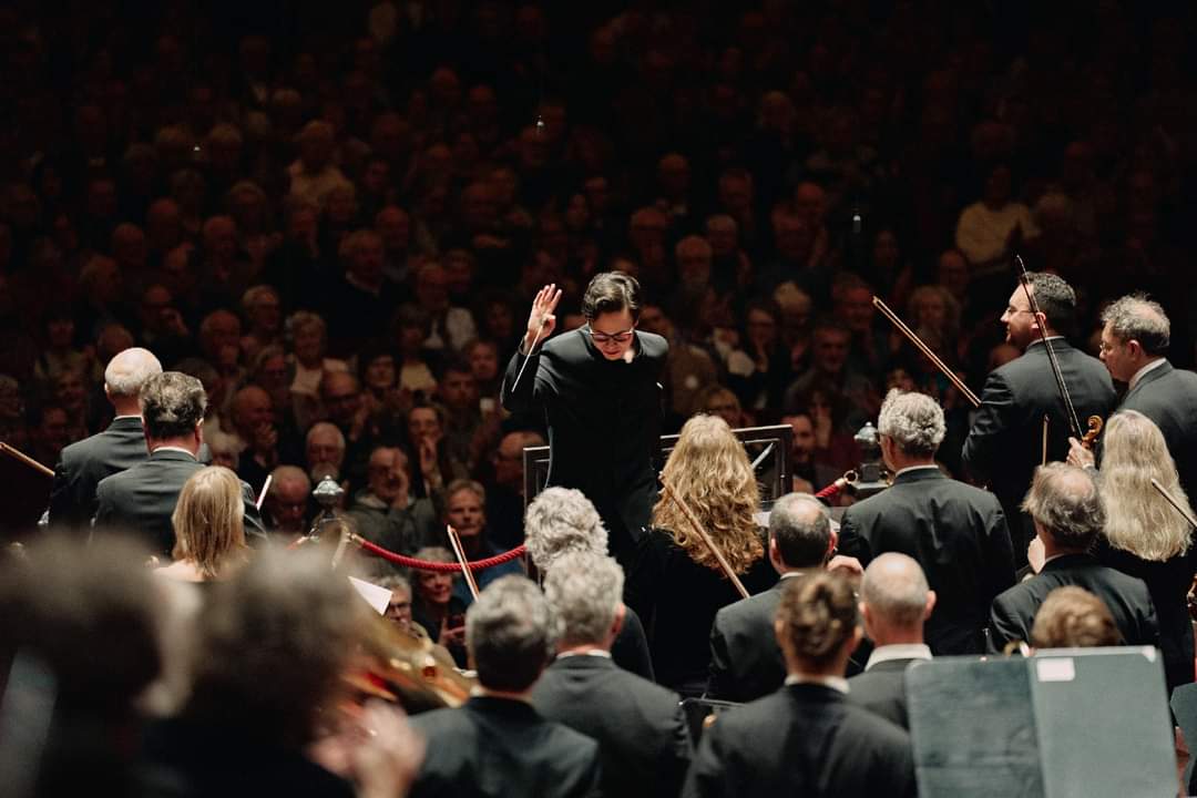 Radio Filharmonisch Orkest (@radiofilhorkest) on Twitter photo Een onvergetelijke middag bij de <a href="/ZaterdagMatinee/">NTR ZaterdagMatinee</a> 🎶⚡
‘Het waren vooral Moesorgski’s Schilderijen van een tentoonstelling die de oren op steeltjes zetten…adembenemend intens.’ - <a href="/parool/">Het Parool</a>
Lees de hele recensie
➡️ bit.ly/Parool-03Maart
foto's: <a href="/milagroelstak/">Milagro Elstak</a>
#parool Een onvergetelijke middag bij de <a href="/ZaterdagMatinee/">NTR ZaterdagMatinee</a> 🎶⚡
‘Het waren vooral Moesorgski’s Schilderijen van een tentoonstelling die de oren op steeltjes zetten…adembenemend intens.’ - <a href="/parool/">Het Parool</a>
Lees de hele recensie
➡️ bit.ly/Parool-03Maart
foto's: <a href="/milagroelstak/">Milagro Elstak</a>
#parool