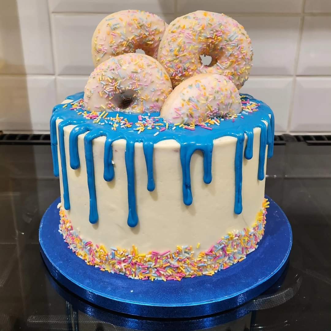 Hayley's Cake Box tweet media