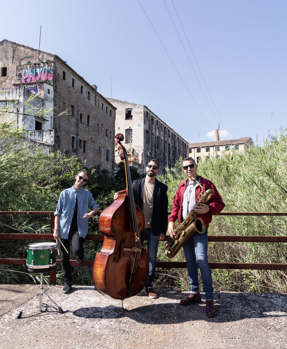 TROjazz3's tweet photo. Demà dimecres ens fa molta il·lusió poder ser al Festival de Jazz de Terrassa presentant el nostre tercer disc. A més a més, després del concert s'obrirà jam. 
Us esperem a les 10 del vespre a la @NovaJazzCava.

@joancasaresmusic
@XaviJazzBass
@peremirosax
@thechangesmusic https://t.co/LeQNfXOrUp