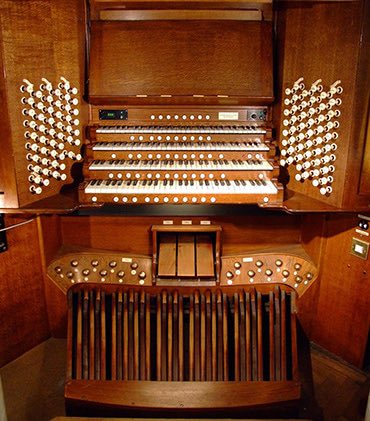 ShaunWard78's tweet photo. Lunchtime Lent Organ Music tomorrow Wednesday 1.15pm @WestminsterCath Bach &amp; Messiaen. An organ given by the brewer John Courage, and played me a distiller @ludlowdrygin A haven of beauty and peace in the busyness of the city, @PetrocTrelawny be so grateful for a mention. 🙏🙏 https://t.co/NYayZ8gfKj