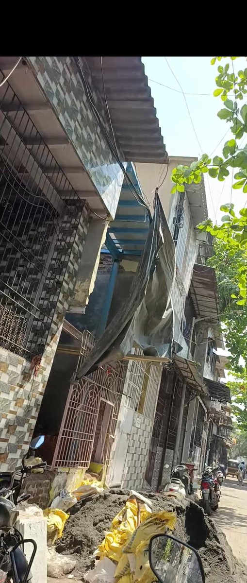 ArifSha31699340's tweet photo. Under The @MhadaMitra Blessing Illiegal construction has Going on Tagore Nagar-4, Chawl no-376,Vikhroli(e) Contractors Gani is doing work in full swing, Reti, Cement has spread on road @112Maharashtra  please take legal action, 
@mybmcWardS Take MRTP Act against Contractor. https://t.co/pFHFIXMAeg