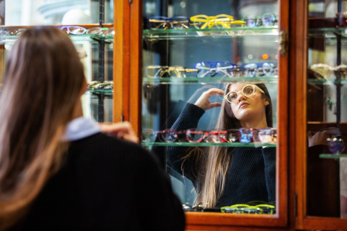 BE Unique. Be, Bespoke Eyewear  🌟 

Did you know that you can walk in and out with your new favourite eyewear, all within 20 minutes?  Now that's what we call service. That's what we call bespoke! 

#BE #Glasses #BEUnique #YourEyewearIsYourIdentity #Harrogate