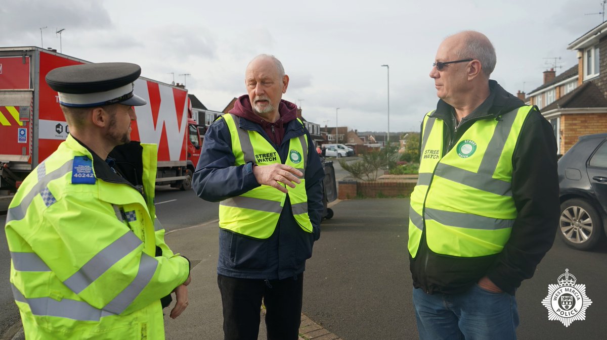 RedditchCops's tweet photo. #OpForefront | Hundreds of people across the West Mercia Police area give up their time volunteering to support the police and their communities.
🙂 We have support volunteers, Heritage Watch, StreetWatch and much more. https://t.co/Rfv5mhKRXE