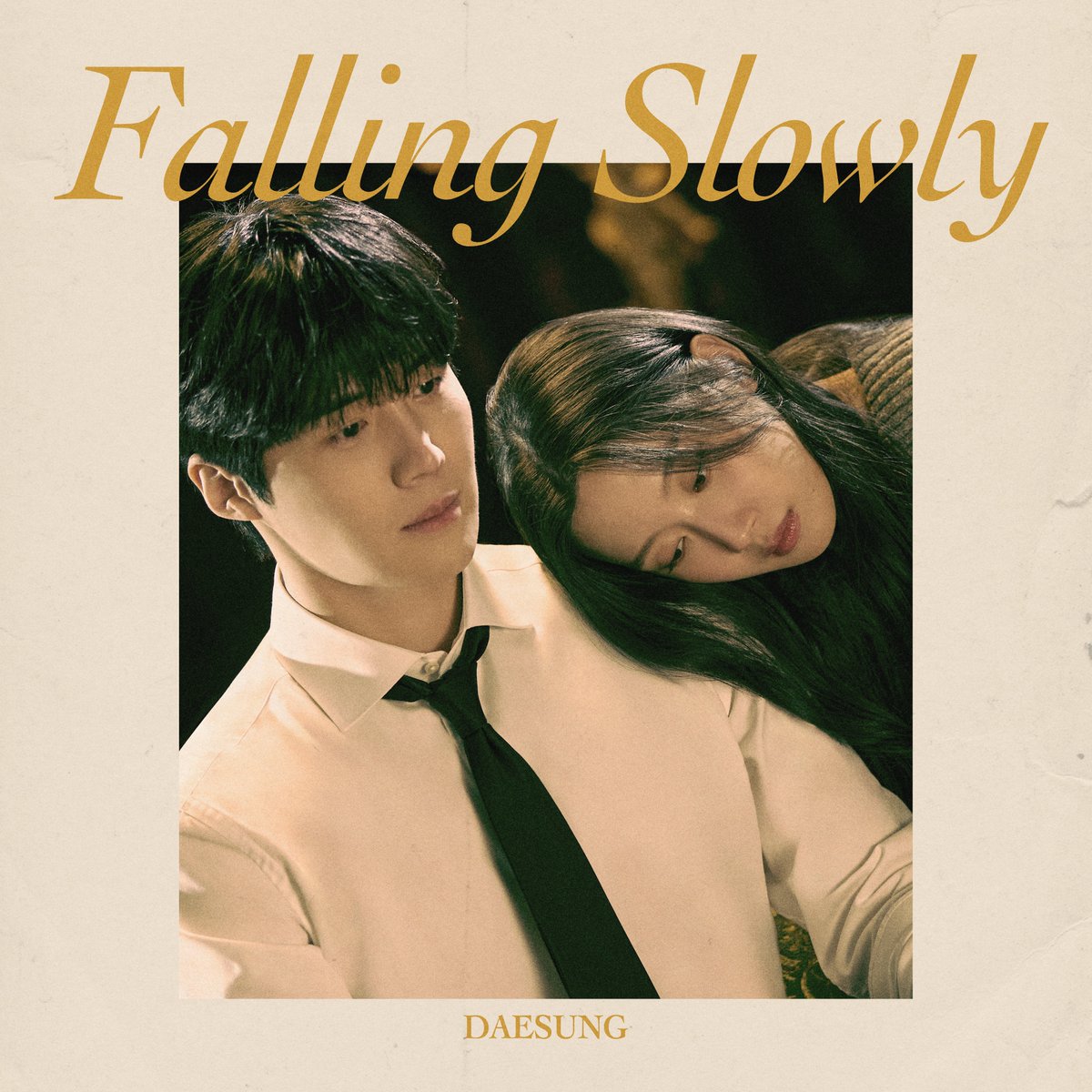 [💿] DAESUNG 'Falling Slowly'가 전 음원사이트에 공개되었습니다. ⠀ ▶lnk.to/FallingSlowly ⠀ #대성 #DAESUNG #DLITE #FallingSlowly #빛 #Light #DLable