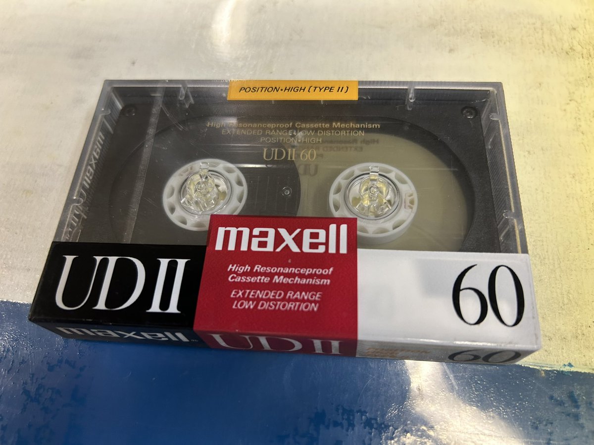 YOUHEI_ROCKS's tweet image. 今となっては懐かしい、幻の未開封のカセットテープもろた😆
もらったのは良かったけど、何の使い道も無いという事に気付いた😀

そういや、ノーマル・ハイポジ・メタルテープって有ったなぁ😌
結局メタルテープを使った事は無かった。

#maxel 
#HIGHPOSITION