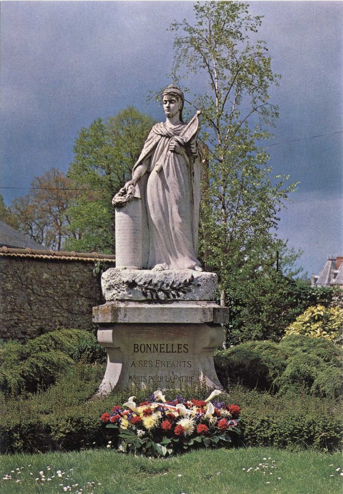 En ce #8Mars, mettons en lumière la Duchesse d’Uzès (1847-1933), première femme à obtenir le permis de conduire! Ecrivaine, artiste, défenseuse de la cause des femmes, elle est également l'auteure du monument aux morts de #Bonnelles. #JourneeDesDroitsDesFemmes #Yvelines