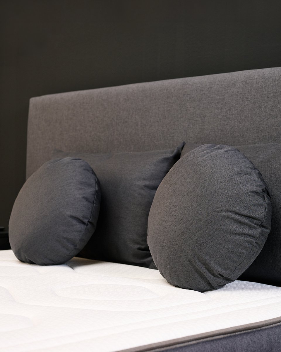 Tu habitación es el lugar perfecto para plasmar tu identidad y personalidad. 💫
Dale el toque que siempre has querido con nuestra colección #Maxcolors 🎨.
¿Qué te parece esta habitación completa en gris #antracita?🩶

#maxcolors #gris #antracita #bienvenidoaldescanso #maxcolchon