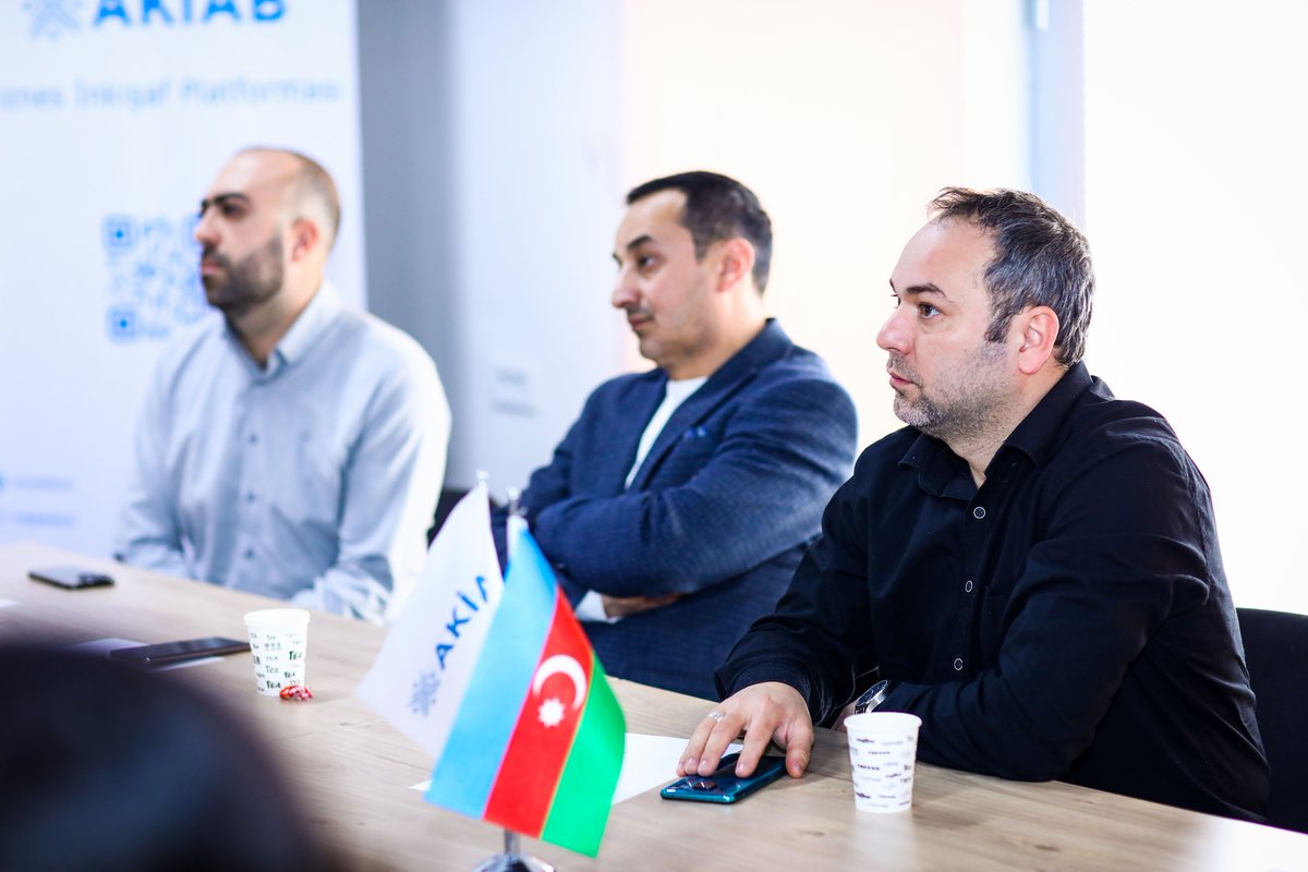 AkiabMmc's tweet image. AKİAB partnyorları “Biznesi Strateji İdarəetmə və Rəqabət Üstünlüyü” adlı seminarda!
"Mindset 100X" şirkətinin təsisçi  və direktoru Elnar Mehdizadə sahibkarlara Biznesdə Rəqabət Üstünlüyü əldə etmə strategiyalarının önəmi haqqında məlumat verdi. 
#AKİAB #telim #elnarmehdizade