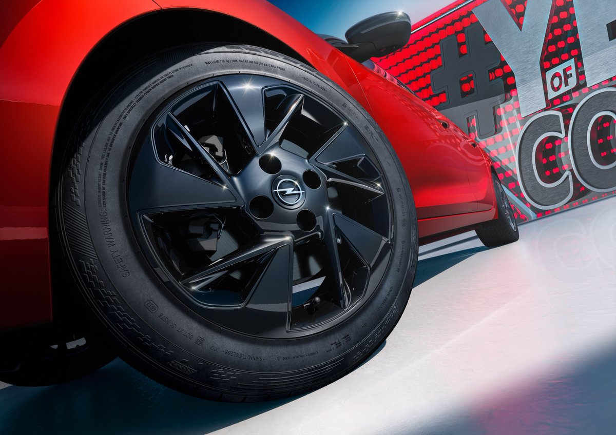 StellantisFR's tweet image. #YesofCorsa : le best-seller d’@Opel dévoile une nouvelle édition au look dynamique. Rafraichissante, amusante et parfaitement à l’aise en toute circonstance, la Corsa #YES est disponible à la commande en France en version 100% #Électrique. media.stellantis.com/fr-fr/opel/pre…