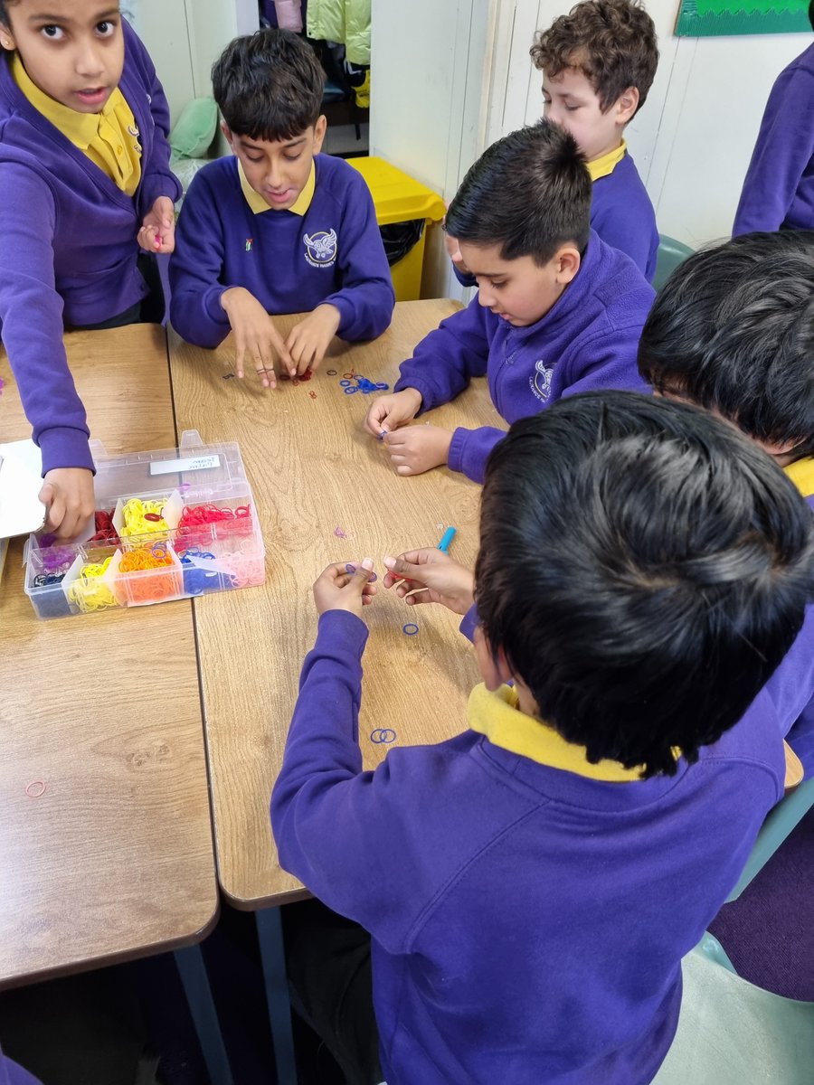MissKhatun2's tweet photo. Team Palm, had great fun using loom bands as part of their calm start! @LHSNurture @HeadLHS https://t.co/PXgo2efja1