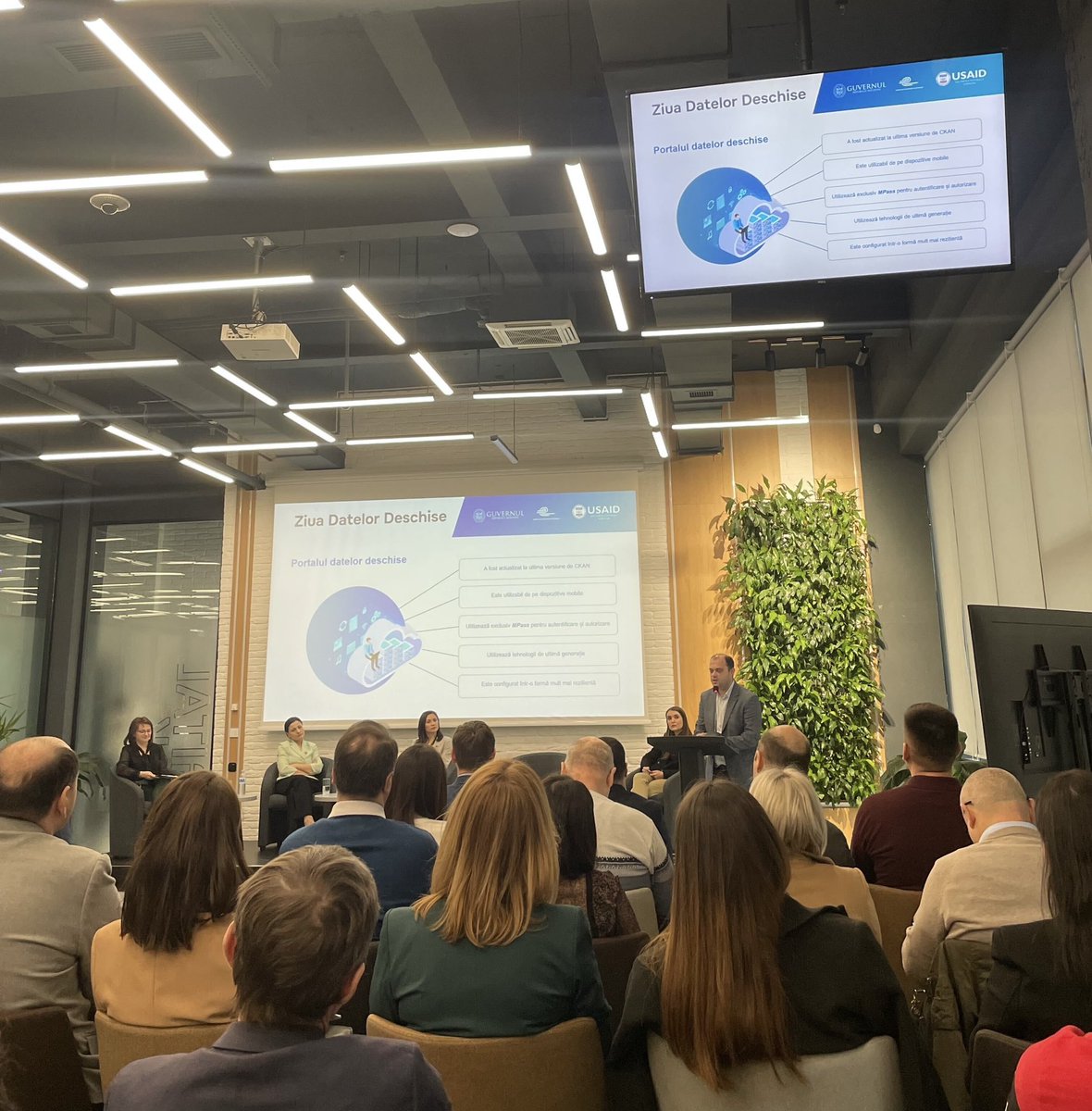 CPR_Moldova's tweet photo. On International #OpenData Day, happily joined our partners from @eGovCenterMD for an insightful event devoted to the digital transformation of🇲🇩, including several panel discussions with valuable contributions of the representatives from @USAID @GuvernulRMD @anticorruption #MEDD https://t.co/zYdcI3PW50