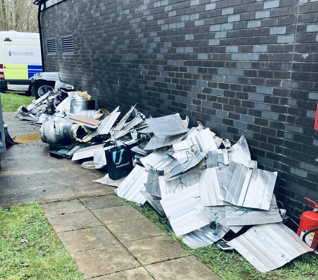 SouthDevon_SC's tweet image. This week we made arrests for Drug #Possession with Intent to Supply following a positive Section23 #StopAndSearch and assisted local teams with a #DrugRaid on a property with a substantial Cannabis grow worth ~£1.7m and £30k of hydroponic equipment #seized and #dismantled.