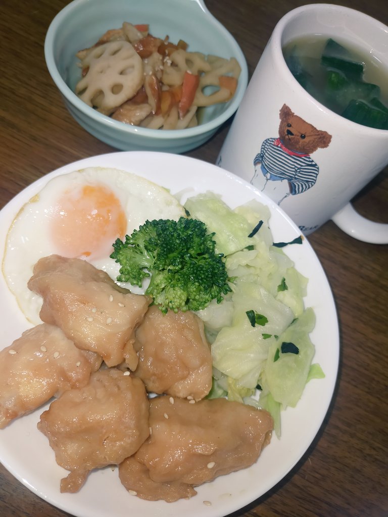 ringohan39's tweet photo. 3/5㈫の #夕飯
ちょっと斜め上から撮ってみた
写真ってムズい〜📸

#晩ごはん 
#残り物 https://t.co/rZdBoAoKhs