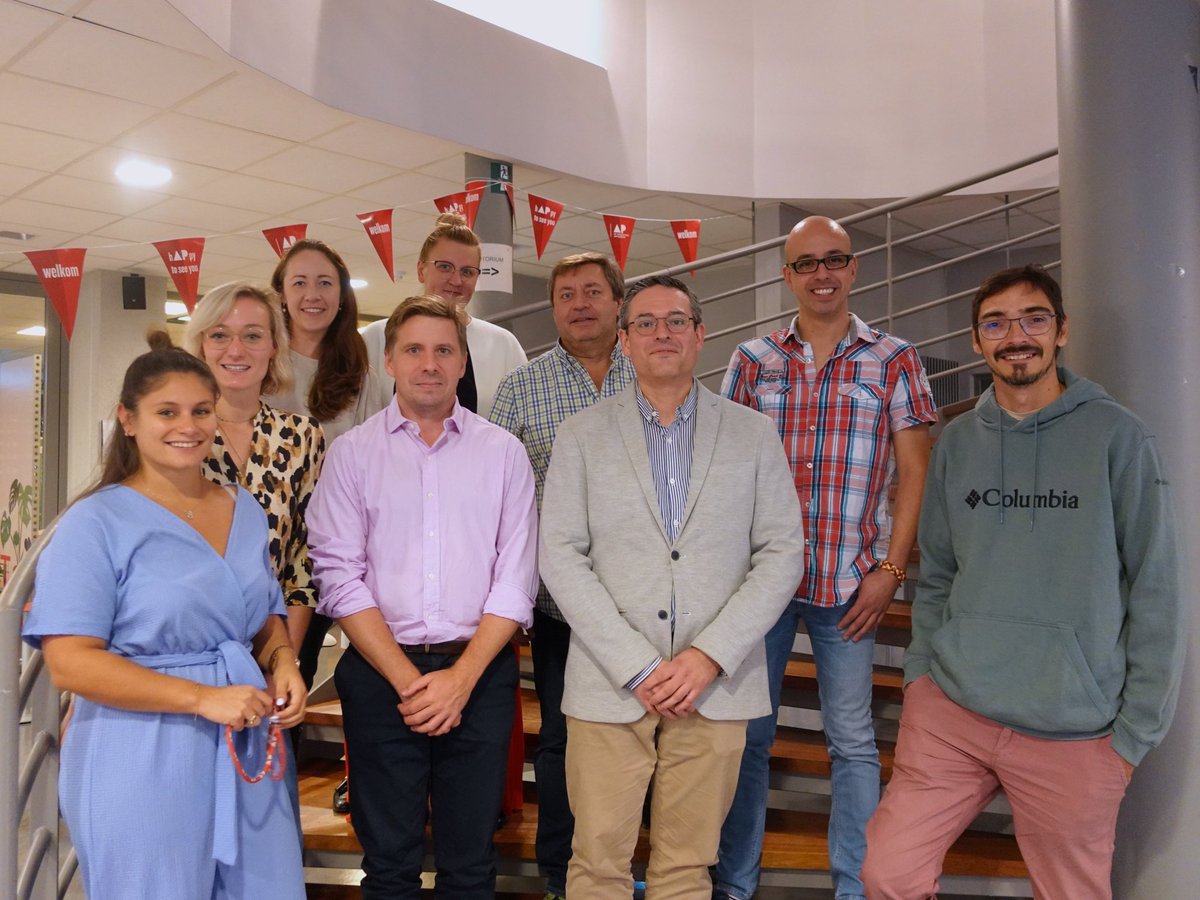 Fundacion_UVa's tweet image. El GIR @UVa_es ´Investigación de Telemedicina y eSalud` de @ETSIT_UVa, desarrolla el proyecto @DietingLab .
▶️Objetivo: reducir la distancia entre los estudiantes de Nutrición y el mundo laboral, a través de un paciente virtual basado en IA👇
virtual-patient.edietinglab.eu