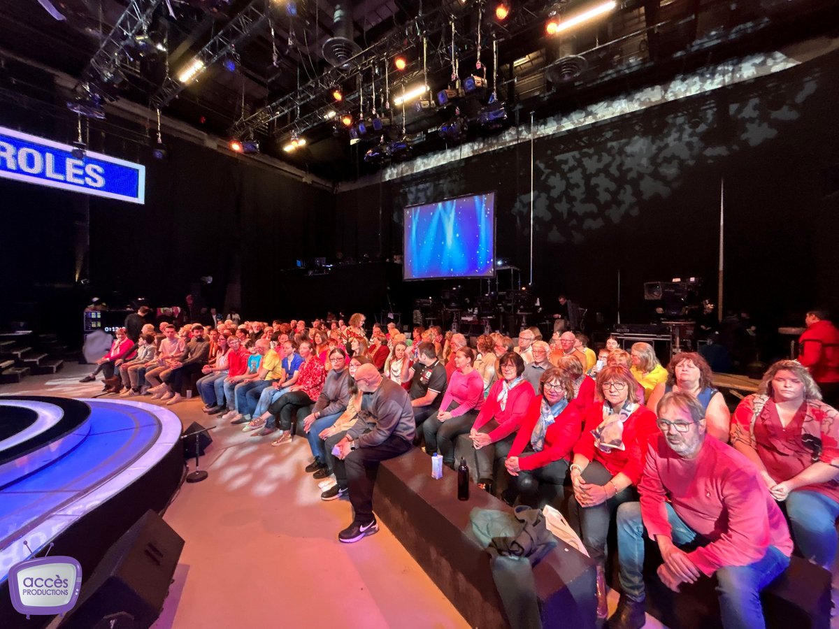 AccesProd's tweet photo. 😊Merci au public présent ce lundi pour le tournage de N OUBLIEZ PAS LES PAROLES
Réservations sur https://t.co/2afiP7bWWJ
.
#NOPLP #chanson #Maestro #maestros #musique #micro #microdargent #chant #song #music #paris #masters #chansonfrancaise #chanteuse #add #likesforlike https://t.co/n0rcTmuMp4