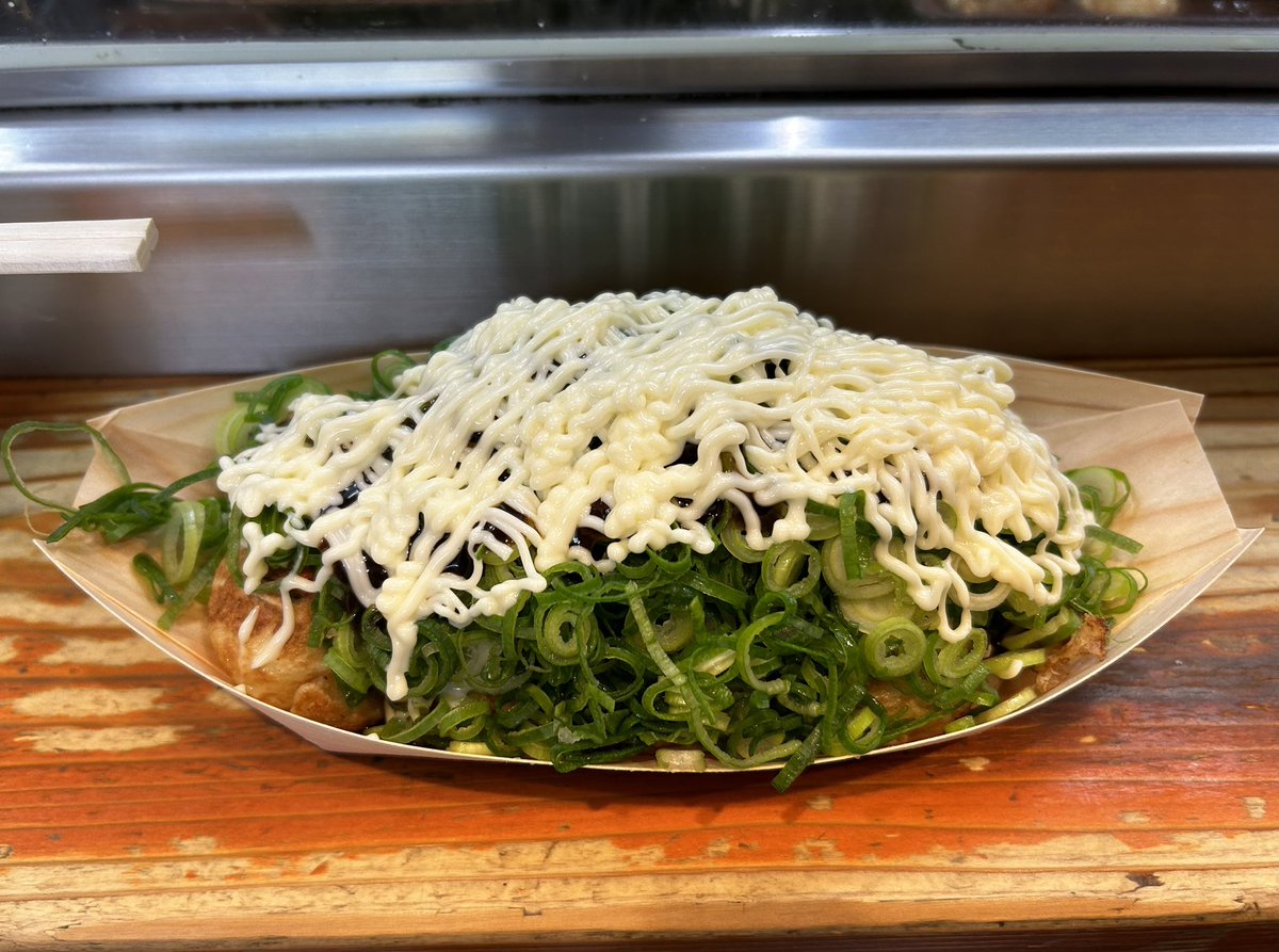 wanta91996445's tweet image. 無事出張ミッション完了

帰りに同僚連れて大阪駅前の #はなだこ さんへ
もちろん名物 #ねぎマヨ
いやぁ、たこもデカいし久々に美味かった✨

そして551ゲットして関東に帰還します(`･ ω･´)ゞﾋﾞｼｯ!!

#稲岡志織 #たこ焼き🐙 #豚まん🐷 #ハートの歌❤️ #サンスポGoGoクイーン #551蓬莱 #大阪名物…