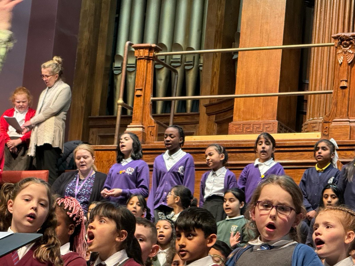 StSilas_Primary's tweet photo. Last night, our choir performed in Let's Go Sing at King George's Hall. Their singing and dancing was amazing! #letsgosing #whoopsadaisymusic https://t.co/5nVBu51s8M