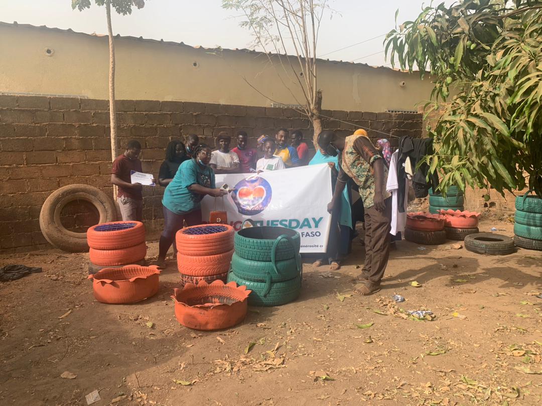 GivingTueAfrica's tweet image. Kudos to @GivingTuesday Burkina Faso for turning old tires into awesome trash bins &amp;amp; chairs, creating jobs &amp;amp; teaching valuable skills. A big thank you to everyone who contributed! 
#RecyclingRocks #YouthEmpowerment #GivingTuesday #GivingTuesdayAfrica
