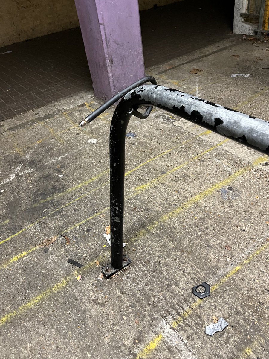 Davedoes_'s tweet photo. Thought twice about locking the bike to this rack in Cambridge. https://t.co/ugVtenrnUm