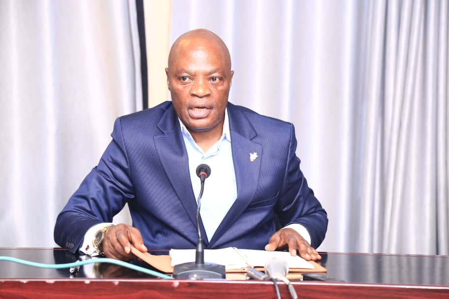 agasumonews's tweet image. #Burundi:Twipfuza ko kugera mu kwezi kwa gatanu ama Dosiye yose yoba yararyamye ari mu bushikiranganji bw'abakozi n'akazi kwazoba yatunganijwe.Ivyo bikaba bishikirizwa na #Venuste_MUYABAGA arongoye @MFPTE_bdi aho yari yagendeye abakozi ba @MairieBuja kuri uyu wa 5/3/2024.