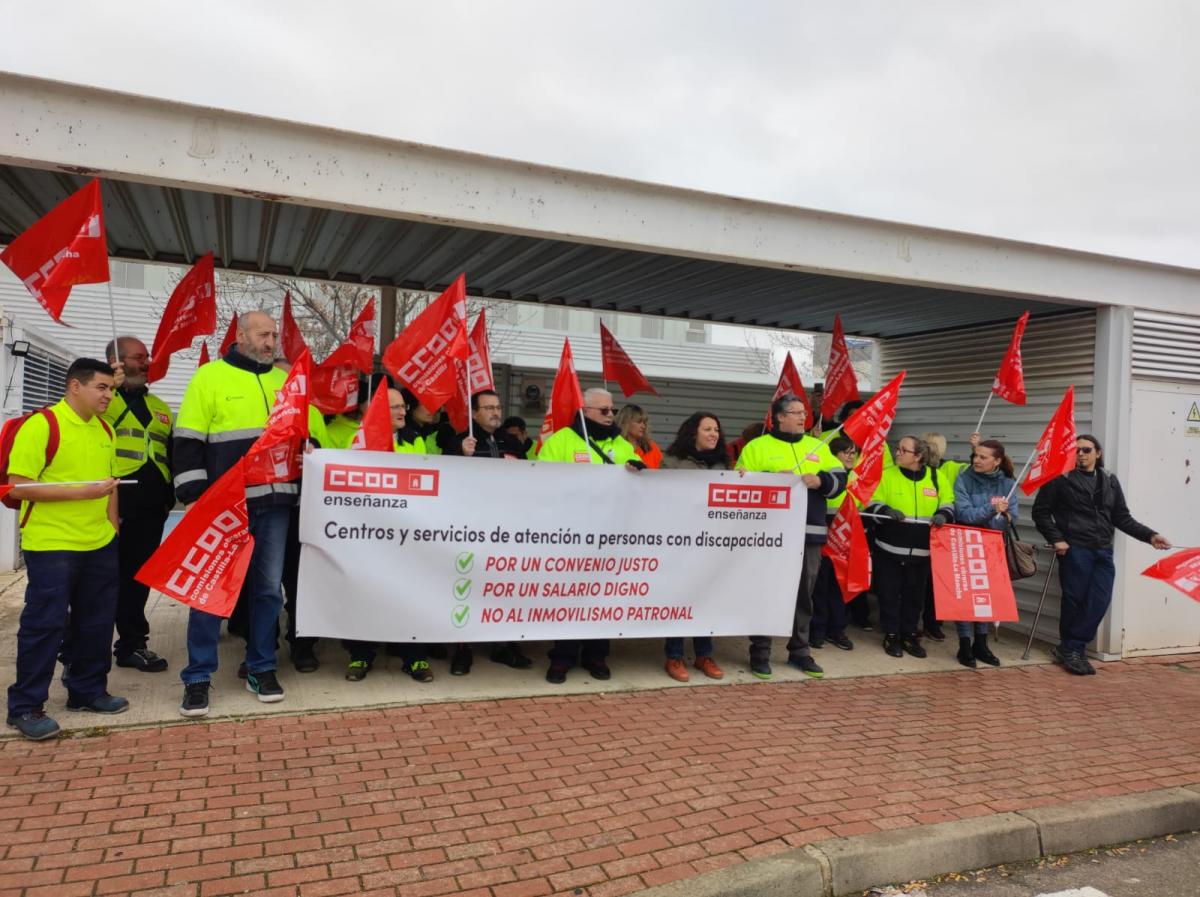 FECCOOCLM's tweet photo. 🙋♀️Movilizaciones de #CCOO en CLM por un convenio digno en el sector de discapacidad.
➕Por un convenio justo
➕Por un salario digno
➕NO al inmovilismo patronal
💪PARTICIPA
#ConvenioJustoDiscapacidad https://t.co/8xqw0oxQFO