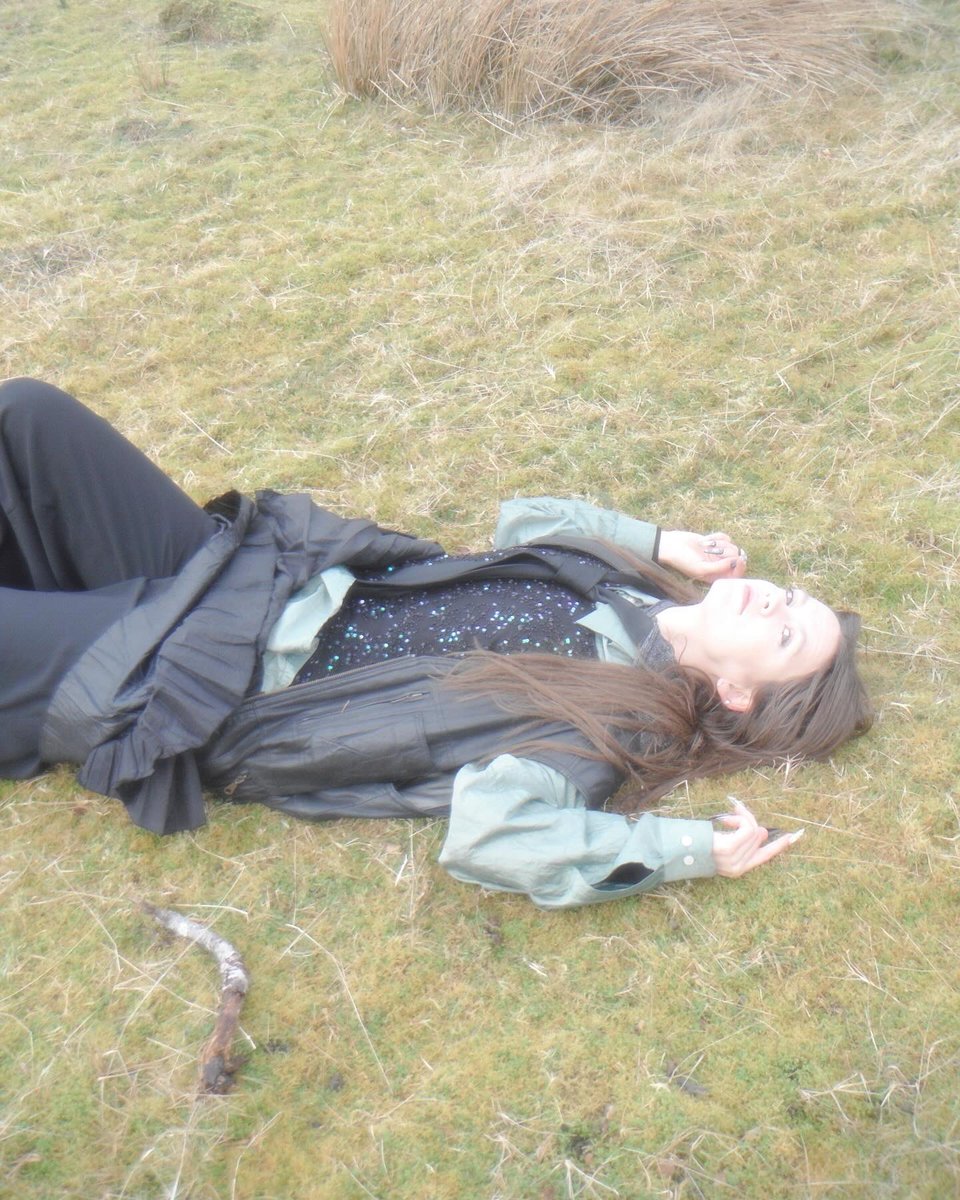 🧚🏻𝓲𝓷𝓬𝓸𝓶𝓲𝓷𝓰 𝓫𝓸𝓷𝓾𝓼 𝓶𝓪𝓽𝓮𝓻𝓲𝓪𝓵🐉

Forever - Official Music Video drops at 8pm CET tonight👀🤍 

who will attend the youtube premiere??? 

youtube.com/watch?v=s8ucQY…