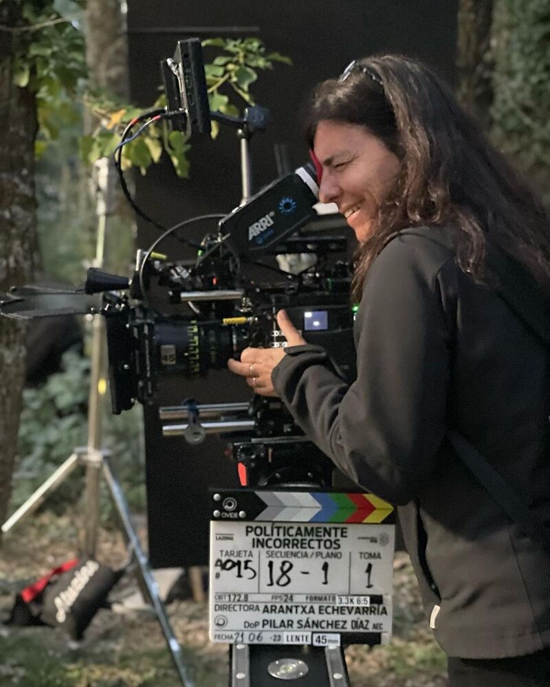 ovidebs's tweet photo. #TrasLasCamaras de “Políticamente incorrectos” de @lazonacine y @atresmediacine
Rodada con #EquiposOvide @ARRIChannel #Alexa35 y #HawkVLite
#YaEnCines
Dir: Arantxa Echevarría
DoP: Pilar Sánchez Díaz @Cine_AEC
🎬 #SilencioSeRueda #CameraRental #PoliticamenteIncorrectos https://t.co/Yg4vQn0Mjg
