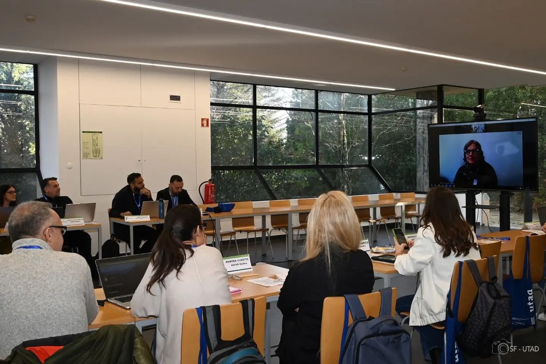 udgceef's tweet photo. La Càtedra @udgceef de la @univgirona participa del projecte europeu FEM-COACH @femcoach_eu per definir un programa de formació per entrenadors i entrenadores que contempli les especificitats de l'entrenament per dones esportistes joves.
#euproject
#femalecoaching
#sport https://t.co/qK4P7mQ4vw