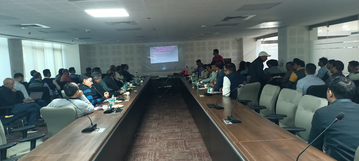 CgstAuditNoida's tweet photo. आज दिनांक 05.03.2024 को श्री राजीव शर्मा, वरिष्ठ अनुवाद अधिकारी, सतर्कता महानिदेशालय (मु.), दिल्ली ने लेखा परीक्षा आयुक्तालय नॉएडा में आयोजित हिंदी कार्यशाला में प्रशिक्षण दिया | प्रधान/अपर/उप/सहायक आयुक्त के साथ अन्य सभी अधिकारियो/कर्मचारियों ने सहभागिता की | @RajbhashaVibhag https://t.co/8HoDxCkPKL