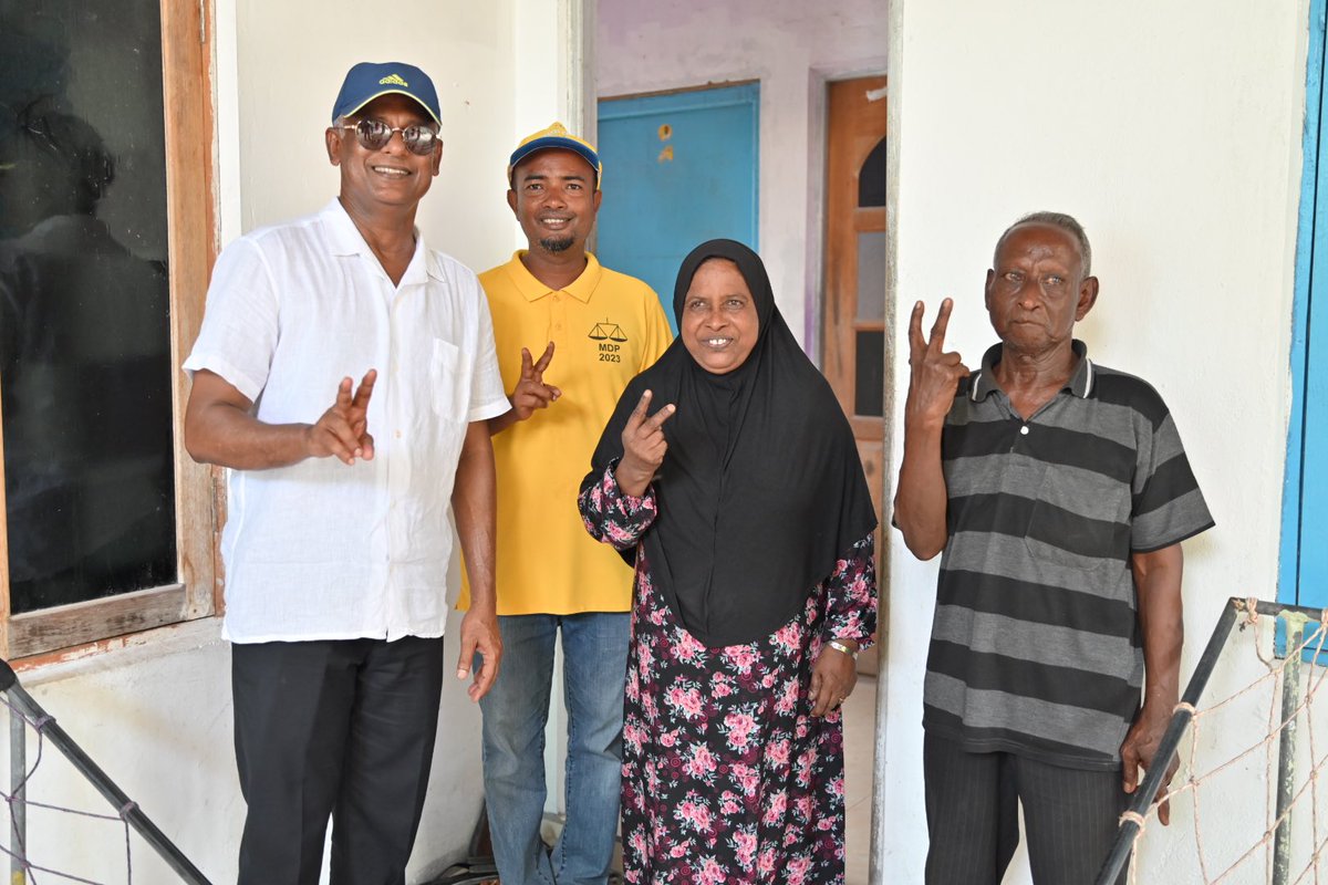ރައީސް <a href="/ibusolih/">Ibrahim Mohamed Solih</a> މަޖިލިސް20 ނ.މަނަދޫ ދާއިރާގެ މިޕާޓީގެ ކެންޑިޑޭޓު އެމްޕީ <a href="/Bugeylive/">Bugey</a> އަށް ތާއިދު ހޯއްދެވުމަށް، ނ.މަނަދޫގައި ދޮރުން ދޮރަށް ހިންގެވުން. 

2️⃣✅
#VoteMDP #VoteHaroon  
#MisraabuHamaMagah