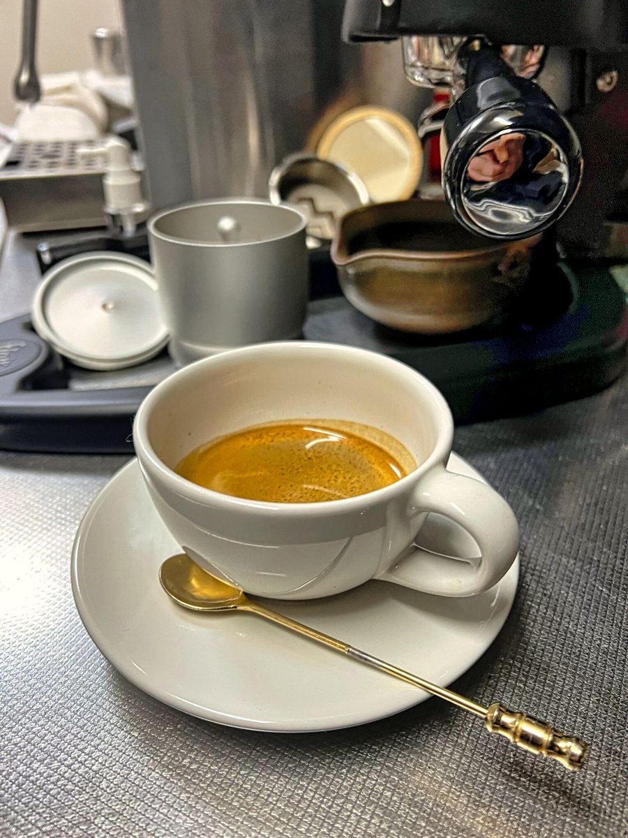 sendai_jyouhou's tweet photo. コスタリカ(デカフェ) @nob_caffe さんの豆。
豊かな酸味と甘味。口当たりのバランスも素敵な美味しい一杯。
Flair 58 In 18g Out 36cc unibasket
#エスプレッソ #wpmzd17n #flairespresso #unibasket #weberworkshops #珈琲 #コーヒー https://t.co/cNQBMvXyy3