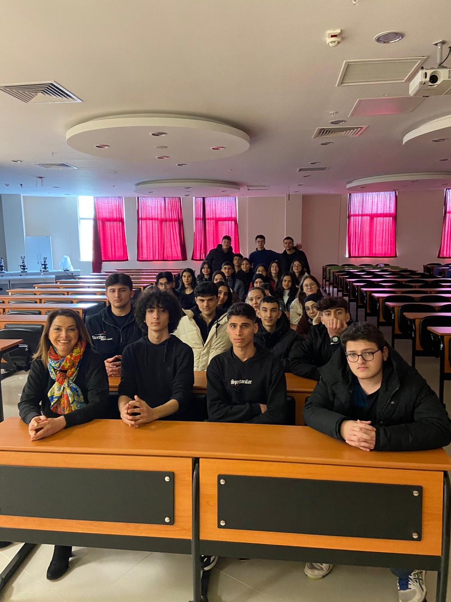 Okulumuz 12/B şubesi, sınıf rehber öğretmenleri Arzu UZDİL ve Rehber öğretmeni Cem TURAN başkanlığında Ondokuz Mayıs Üniversitesi'ne gezi düzenlemiş, Sağlık Bilimleri, Diş Hekimliği ve Mühendislik Fakültelerini ziyaret etmişlerdir.