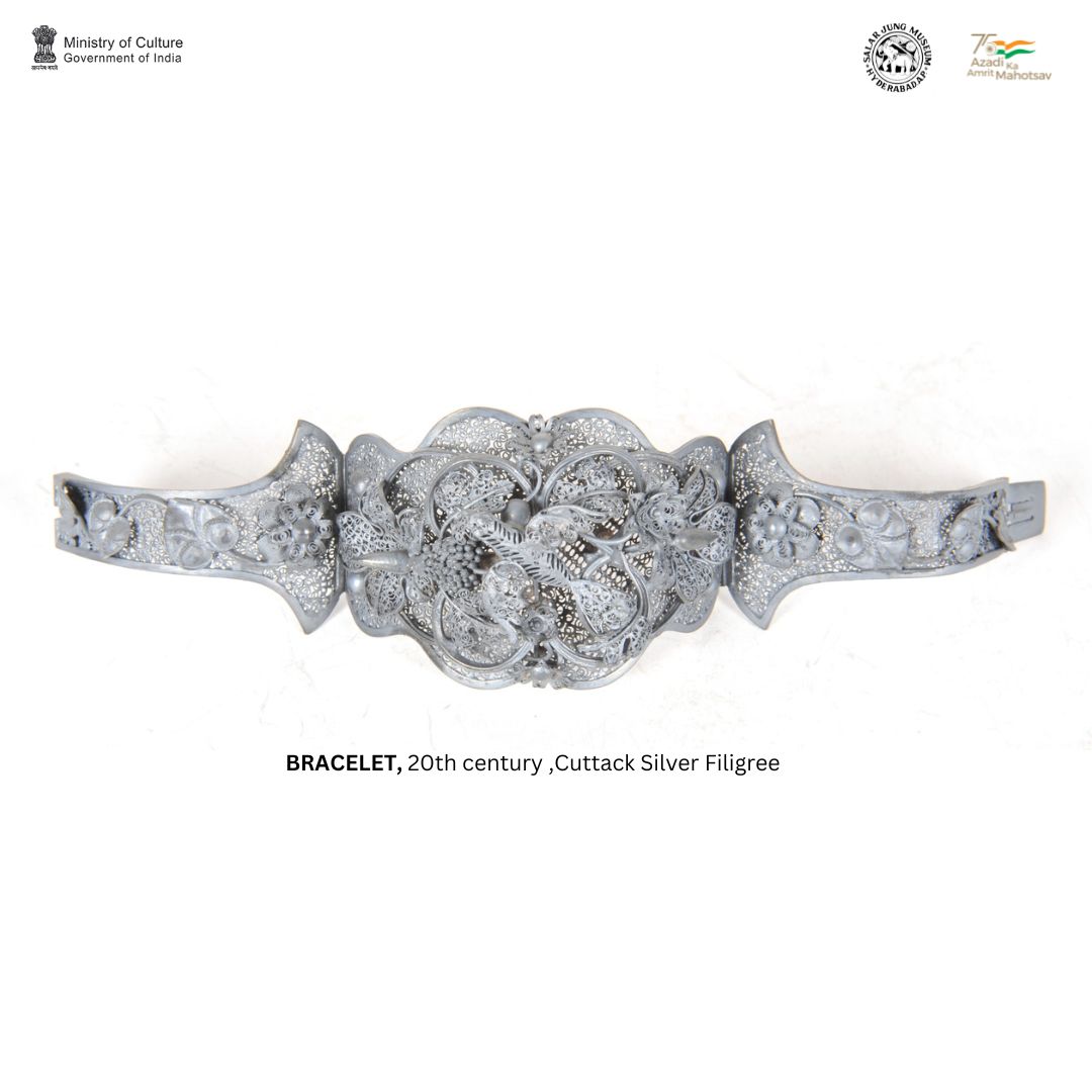Centuries old craft practice of silver filigree in Cuttack, Odisha gets a GI Tag!
Silver filigree was incorporated into jewelry around 3500 BCE in Mesopotamia where it’s practiced even today. This craft reached Cuttack from Persia through Indonesia. (1/3)
#SalarJungMuseum #GITag